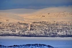 Abisko a marzo: panorama al tramonto nel nord della Svezia