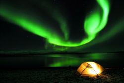 Abisko aurora dalla tenda Lapponia Svezia - © Bildagentur Zoonar GmbH / Shutterstock.com