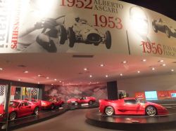 Tra le attrazioni del Ferrari World Park, ad Abu Dhabi, c'è la Galleria Ferrari. Unica al mondo, seconda in grandezza solo a quella di Maranello, la galleria ospita una bella mostra ...