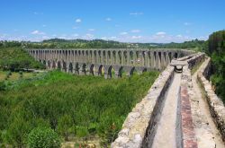 Acquedotto Romano nei pressi di Tomar in Portogallo - © LianeM / Shutterstock.com