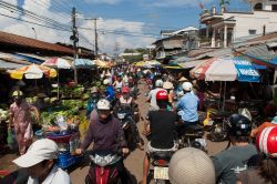 Affollato mercato cittadino sull'siola di Phu Quoc in Vietnam - © Patrik Dietrich / Shutterstock.com 