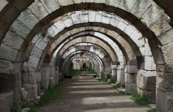 L' Agorà di Izmir Turchia: gli scavi archeologici  - © fpolat69 / Shutterstock.com