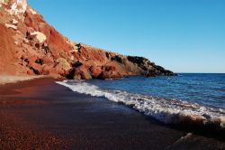 Akrotiri Red Beach: la Spiaggia rossa di Santorini ...