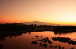 Alba in Africa: sullo sfondo Mount Kenya della ...