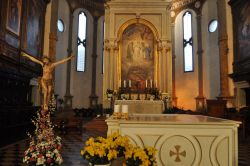 Altare ed abside del Duomo di Montagnana: al centro la Trasfigurazione di Paolo Veronese