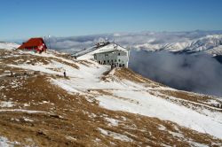 Altopiano dei monti Bucegi: nelle montagne di Sinaia si può praticare lo sci in inverno  - © Stefan Ataman / Shutterstock.com