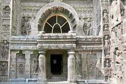 Antico tempio buddista alle Grotte di Ajanta in India - © Aleksandar Todorovic / Shutterstock.com