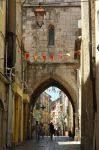 Arco nel centro storico di Apt in Francia, una ...