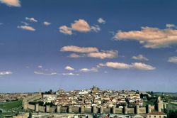 Avila, Castiglia - Leon, Spagna: le mura ...