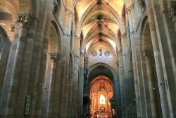 Avila interno della chiesa di San Vicente - Copyright ...