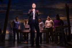 Sul palco del musical Come From Away a New York, Stati Uniti d'America - © Matthew Murphy