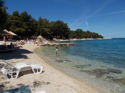 La Baia Lone una delle spiagge di Rovigno in Croazia  - © Perličky / Wikipedia