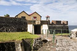 La meravigliosa Baia di Fort Oranje, Sint Eustatius (Caraibi dell'Olanda) - Orenjestad essendo la capitale dell'isola di Sint Eustatius non poteva farsi mancare, tra gli altri, un punto ...