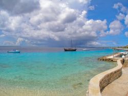 Baia e mare turchese a Bonaire - © Marrero Imagery / Shutterstock.com