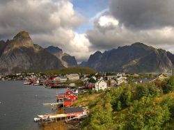 Baia vicino a Moskenes Norvegia, siamo alle Isole Lofoten, oltre il Circolo Polare Artico