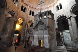 Basilica del Sepolcro, dentro al complesso delle ...