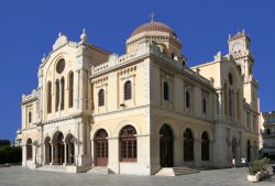 Basilica di Agios Minas nel centro di Heraklion, Creta - Fra le più grandi chiese ortodosse di tutta la Grecia, questa chiesa è legata ad un fatto particolare avvenuto nel maggio ...