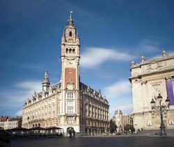 Belfry, la torre di Lille, con la Grande Opera, ...