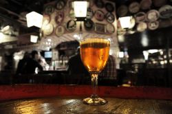 Una birra belga al Delirium bar di Bruxelles, un luogo ormai celebre in tutto il mondo che consente di scegliere tra 3162 diverse birre, meritandosi così il record certificato dal Guinness ...