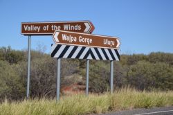 Il Bivio  della strada che dal Sunset Viewing conduce a Walpa Gorge ed alla Valley of the Winds, due tra le più interessanti escursioni di trekking ai Kata Tjuta in Australia