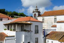 Scorcio sul borgo di Obidos, Portogallo - Non distante dalla capitale e situato su un'altura vicino alla costa atlantica, Obidos ha rivestito nel corso dei secoli un ruolo importante grazie ...