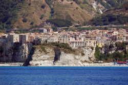 Borgo di Tropea in Calabria, visto a bordo di un aliscafo 