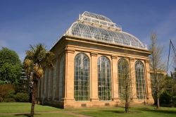 Royal Botanic Garden di Edimburgo (Scozia), oggi è un giardino pubblica: nella foto la serra Royal Palm House - © StockCube / Shutterstock.com