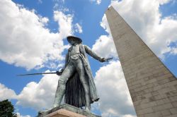 Il Bunker Hill Monument di Boston si trova sulla collina di Breed, dove fu costruito in memoria della battaglia di Bunker Hill. L'obelisco in granito alto 67 metri venne eretto tra il 1827 ...