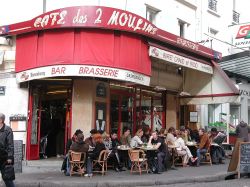 "Le Cafè des 2 Moulins" localtion ...