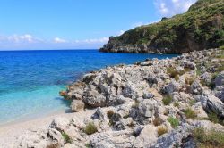 Caletta lungo la Riserva dello Zingaro a San Vito lo Capo, in Sicilia - © Marco Cannizzaro / Shutterstock.com