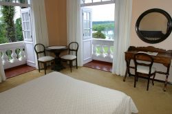 Camera di un hotel con vista sulle cascate dell Iguassu - © casadaphoto / Shutterstock.com