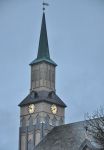 Il grande Campanile della Cattedrale di Tromso, che s'affaccia sulla Storgata
