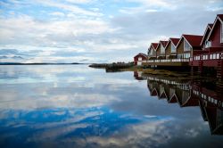 Campeggio a Molde, Norvegia - Che siate in questa località della Norvegia per una vacanza con la famiglia o in compagnia della vostra dolce metà, trascorrere almeno una notte in ...