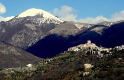 Il borgo di Campoli Appennino, cittadina vincino al PArcon nazionale d'Abruzzo nella provincia di Frosinone, Lazio - © juncujuncu / mapio.net