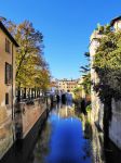 Un canale nel centro di Mantova, la città ...