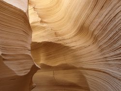 Canyon tra le rocce del Sinai, dintorni di Sharm el Sheikh Egitto. Spesso vengono organizzate escursioni nell'interno della Penisola del Sinai, che rpevedono tour tra i vari canyon della ...