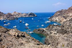 Cap de Creus, un fiordo lungo la parte settentrionale della costa Brava, vicino a Cadaques (Spagna) - © Toniflap / Shutterstock.com