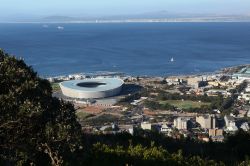 Cape Town e il suo stadio - Quando cominciarono i lavori del nuovo stadio (precedentemente denominato Green Point e da molti ancora definito così), fu per via dei mondiali di calcio che ...
