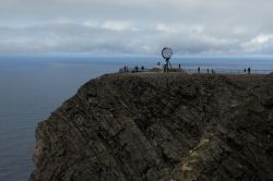 Capo Nord, il fascino dell'Artico in Norvegia. Il nome di questa falesia che si trova sulla punta nord della penisola di Mageroya deriva dall'esploratore inglese Richard Chancellor che ...