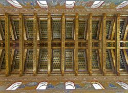 Le capriate in legno che sostengono il tetto della Cattedrale di Monreale, vero capolavoro di arte normanna - © Renata Sedmakova / Shutterstock.com 