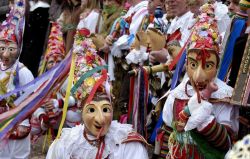 Carnevale Ladino a Vigo, nel cuore della Val di Fassa in Trentino - © fassa.com