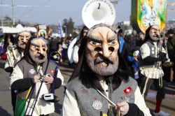 Carnevale di Basilea, Svizzera - Basilea ospita ogni anno la maggior festa popolare della Svizzera a cui prendono parte fra le 15 e e 20 mila persone in maschera. Si tratta del carnevale che ...