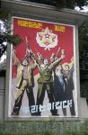 Cartello di propaganda nella Corea del Nord - Foto di Giulio Badini / I Viaggi di Maurizio Levi