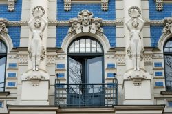 Casa Art Nouveau che rispecchia lo stile "Jugendstil tedesco" dell'architetto Eisenstein. Queste case dalla linee raffinate si trovano in un quartiere adiacente al centro storico ...