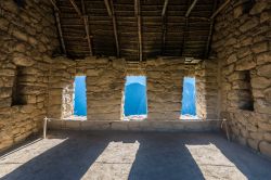 "Casa dei guardiani" a Machu Picchu, Perù - Da Intipunku, nota come Porta del Sole, si scende sino a Machu Picchu dove dopo una camminata di poco più di mezz'ora ...