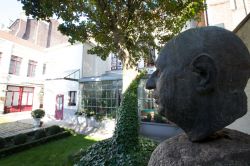 La casa natale del Generale De Gaulle a Lille, Francia. L'edificio dove nacque il generale francese nel 1890 era la casa dei nonni materni. Divenuto museo aperto al pubblico nel 1983, ogni ...