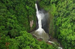 La cascata di Haew Narok  si trova nel Parco nazionale Kao Yai in Thailandia, non distante dalla localitù di Nakhon Ratchasima  - © think4photop / Shutterstock.com