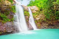 Foto di una bella cascata all'interno dell'isola di Bali in Indonesia - © Khoroshunova Olga / Shutterstock.com