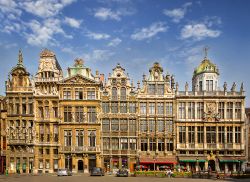 Le Case della Corporazioni nella Grand Place a Bruxelles. Gli edifici di questa bellissima piazza della capitale del Belgio sono stati inseriti nella lista dei Patrimoni dell'Umanità ...