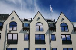 Ad Alesund, nella contea di Møre og Romsdal (Norvegia occidentale), l'architettura è quella tipica dei paesi nordici. Qui, ai classici tetti a punta, si aggiungono le raffinate ...